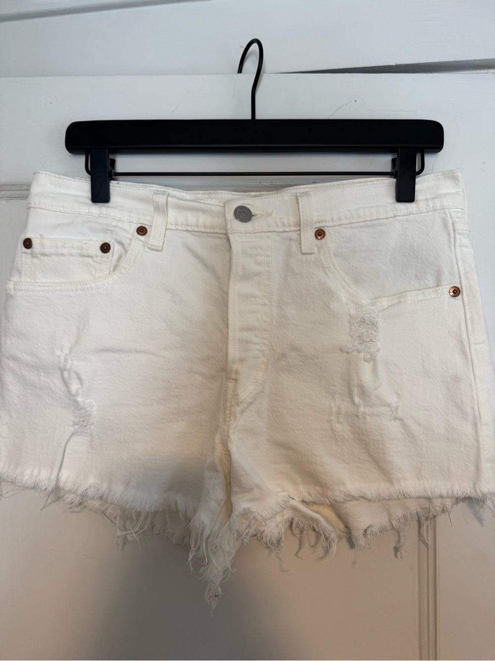 Levi's 501 White Distressed Frayed Hem Denim Shorts Size 28